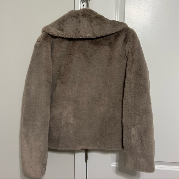 NWT Abercrombie Faux Fur Jacket - Picture 2 of 6